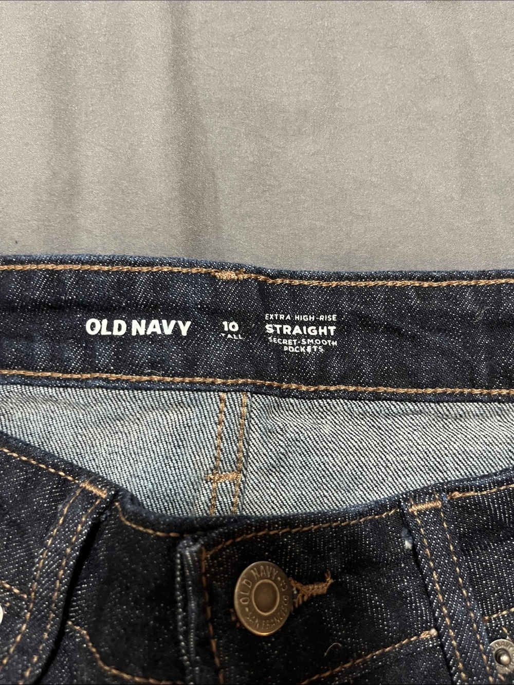 Old Navy Women’s Dark Indigo Straight Jeans - Picture 2 of 5